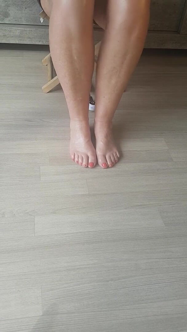MisS Angel: Wieder mit dem barfuß spielen.