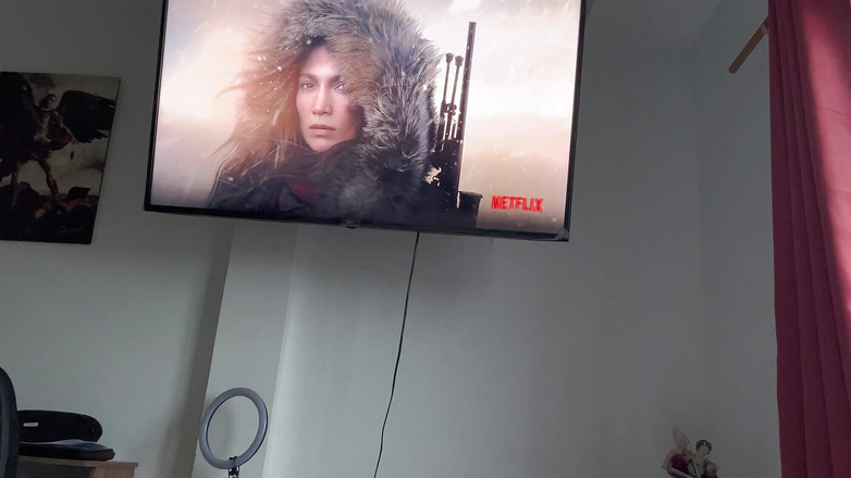 Lucyplay: (Kulaklık tak) Yağmurlu bir günde mastürbasyon yaparken çok azgınım, gel sana...