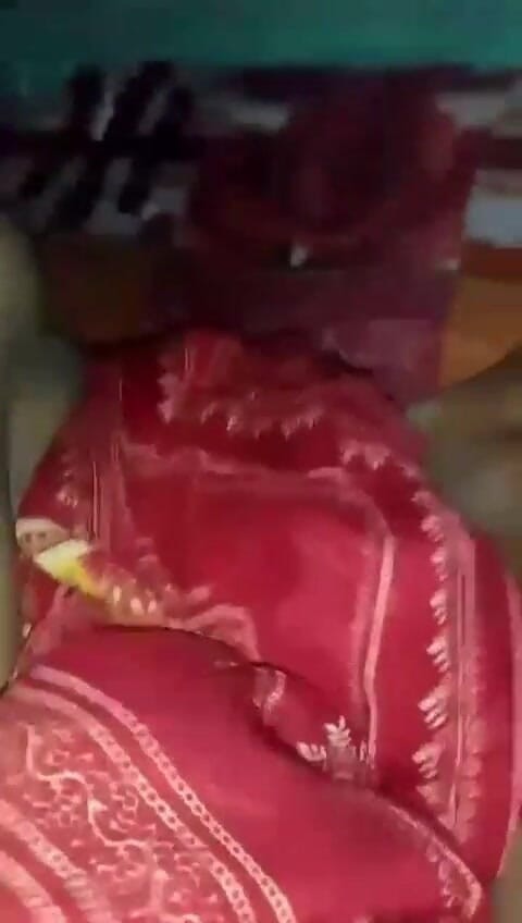 Png: 밤에 남편에게 따먹히는 인도 와이프