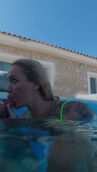 Face and Hard Fuck Rimming Squirting's by the Pool