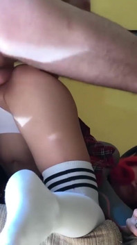 Sürtük üniversiteli bir kızın ilk anal seansı anal döllenmeyle sona erdi