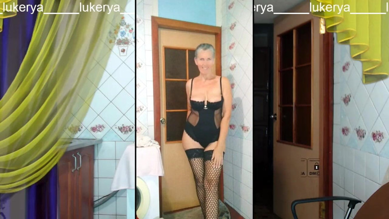 Lukerya: Lukerya trung niên quyến rũ khởi động với một nụ cười...