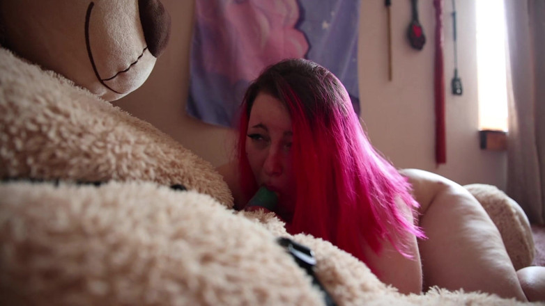 PrincessNova666: かわいいBBWが大きなテディベアとセックス
