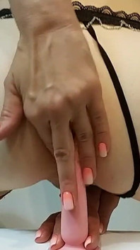 Plug anal en el baño casero amateur