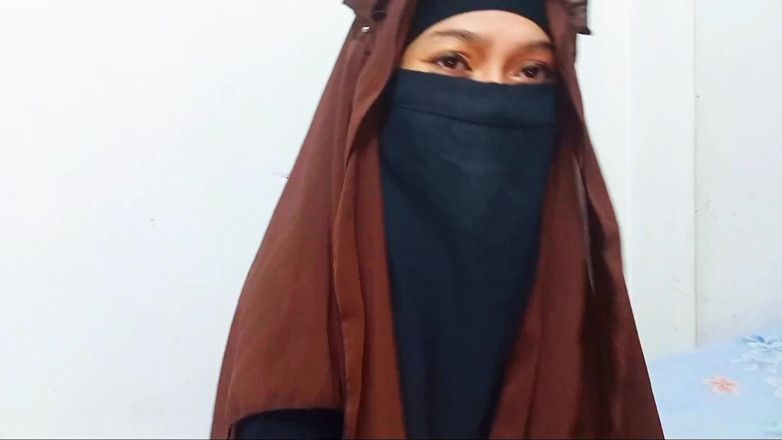 Riya Chowdhury: La moglie expatriata ha spento la sua giovinezza con me