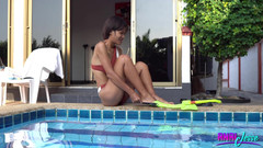 Jesse Thai: Asijská teenagerka plavání a šnorchlování se skleněným análním kolíkem