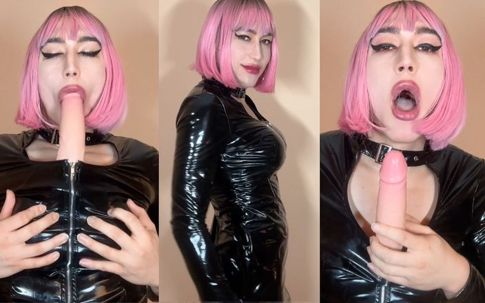 Viper Fierce: Sissy-dildo-blowjob mit falschen möpsen spaß