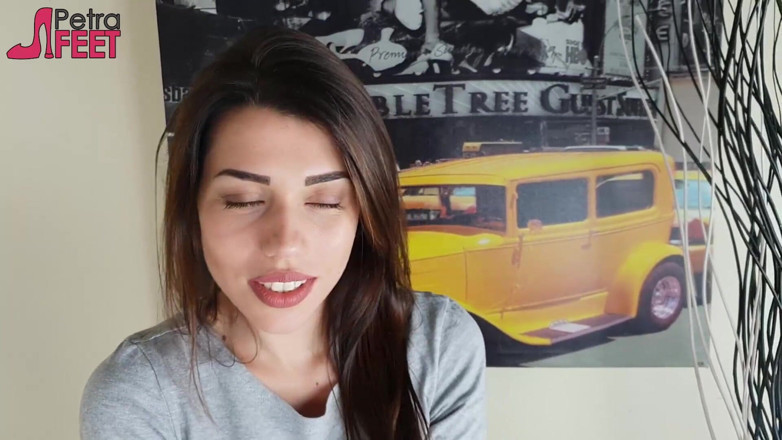 Smokin Fetish: Gorgeous brunette smokes a cigar in her bedroom
