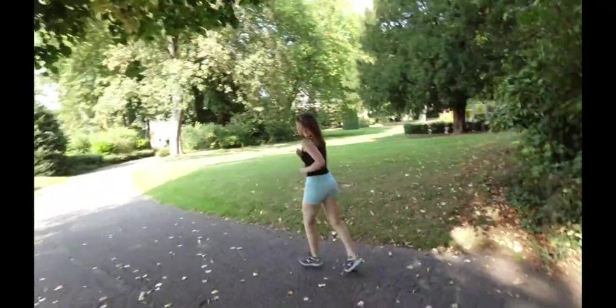 Joss for Cuckold wish: Une ado joggeuse me supplie de baiser dans ma camionnette