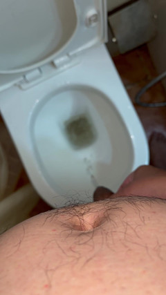 Jessica Leone: トイレで放尿