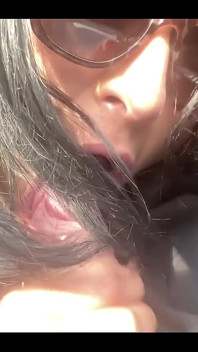 자지를 빠는 갈색 머리