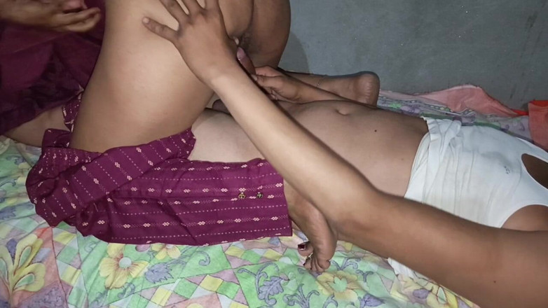 Kavita69: Bu çarpıcı kızıl saçlı orta yaşlı seksi kadında mükemmel göğüsler