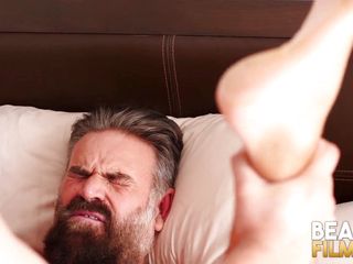 Bear Films: Bearfilms - молодий Адам Джонс трахає тата ведмедя Алфера Куеро