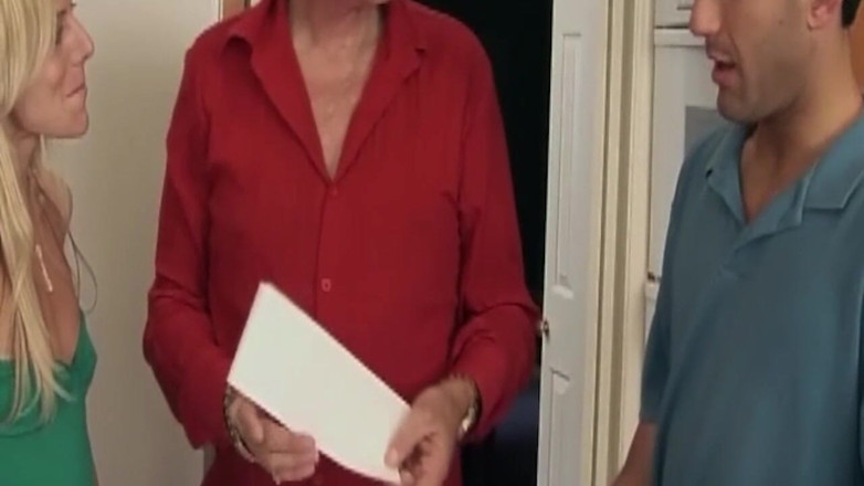 THAGSON 18+: Blonde milf spuit hard tijdens het berijden van een harige...