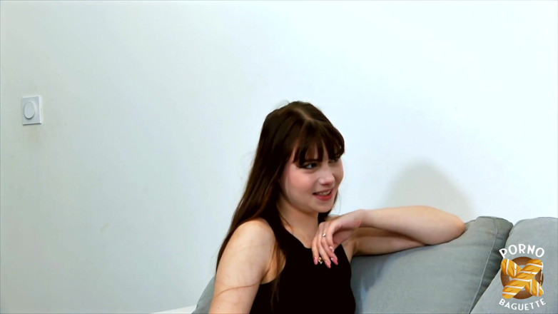 Porno Baguette: Miss Clea, Sexy Girl, Gets Fucked by Two Dudes