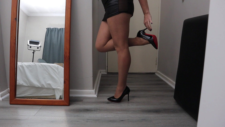 Kinky Lyrical: Highheel Asmr Mengusik nilon tanpa seluar dalam