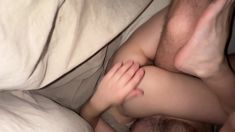 Gigi oficial: ¡Este coño de chica de 18 años es extra apretado! Lo...