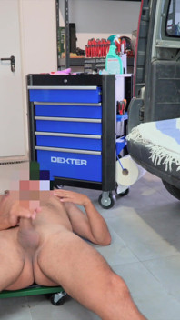 429 orta yaşlı seksi kadın anal lavman yumruk sokuyor
