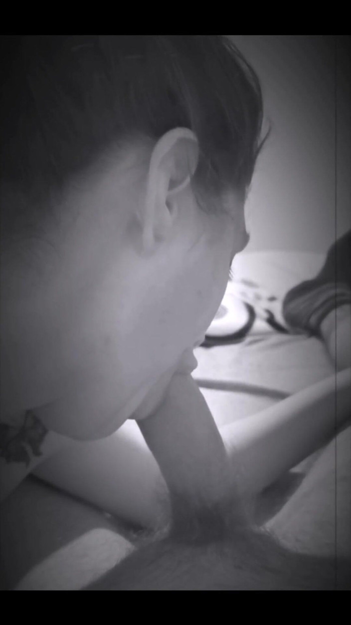 Hard & Rock cc: Mungkin gerakan lambat akan membantumu melihat lidahku yang kotor