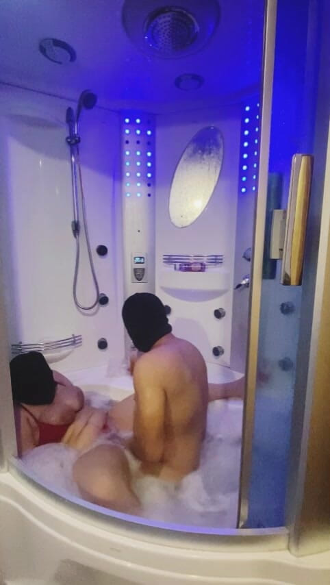 Six my and wife: Ả Rập nóng bỏng