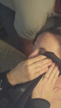 Żona dostaje podwójnie połączoną spermę na twarzy
