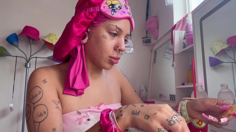 Nali Marie: Mukbang mangiando troppo spompinata e riempita in faccia di mozzarelle...