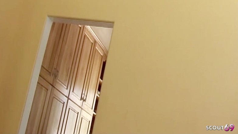 Full porn collection: Ebenholz-teen felicia wird zu dritt mit dicken schwarzen schwänzen zum...