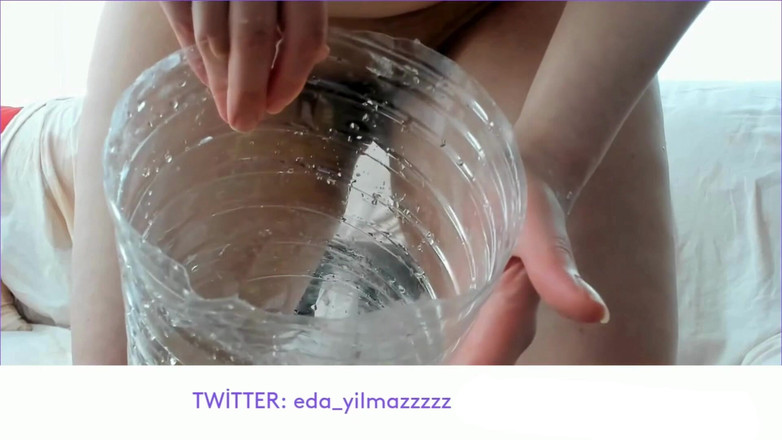 turk_milf_porno: 撒尿 - 张开嘴 - 把它填满你的嘴里 - 尿液 - 土耳其熟女 - 土耳其色情 - 土耳其披露