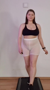 Mencuba Seluar pendek & Berjalan Di Treadmill Dalam Kasut Sneakers Semasa Berkongsi Fantasi Saya Tentang Awak