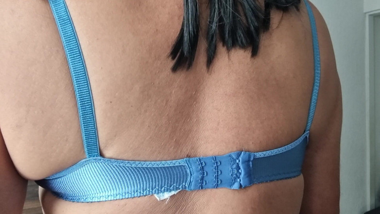 Only bras: Membelai payudara keras dan kokoh saya di bawah bra nilon...