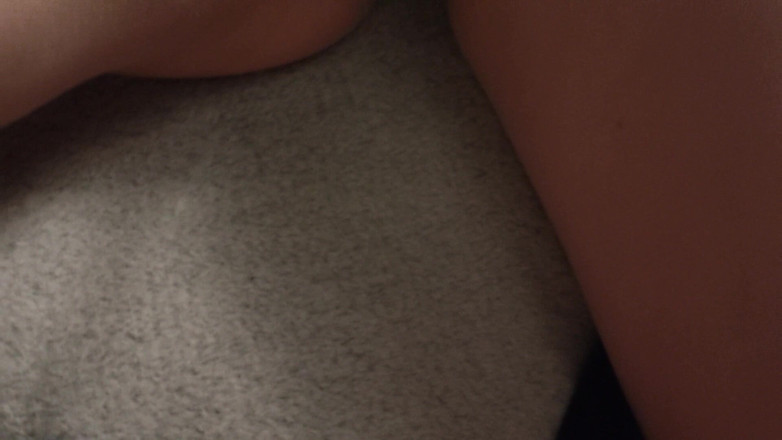 2HotTooFuck: Quick Jerk To My GF After Uni