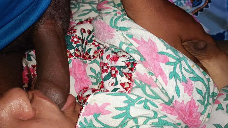 Catchybusty: Bhabhi redo att ge avsugning i mörk natt