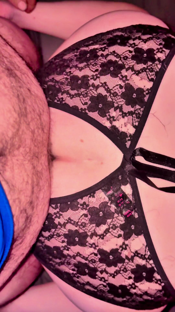 Chester Van Name: Cô vợ tóc đỏ nóng bỏng thổi kèn bằng chân và...