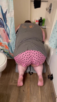 MILF Shaking Her Ass