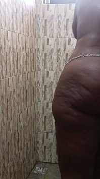 Big Booty Morning Shower
