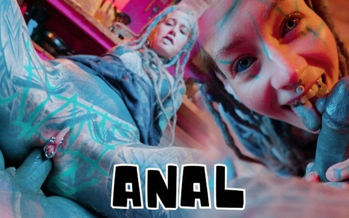 Anuskatzz: La cameriera si fa scopare analmente in cucina