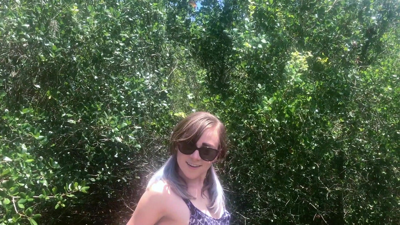 kactus kutie: Dziewczyna z warkoczami wkurza w lesie