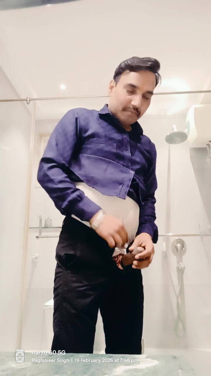 Rajasthani-old-lover: Omkleden en masturberen