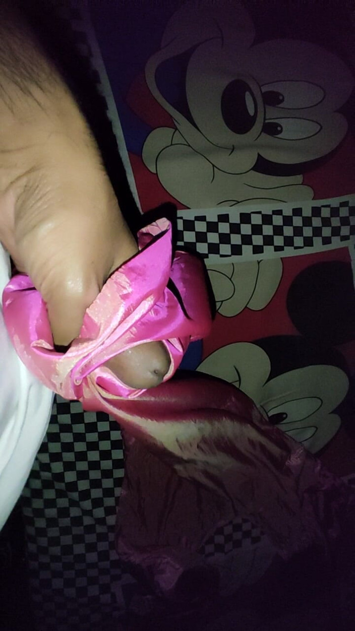 Satin And Silky: Porno branlette en satin et soie - branlette par une voisine...