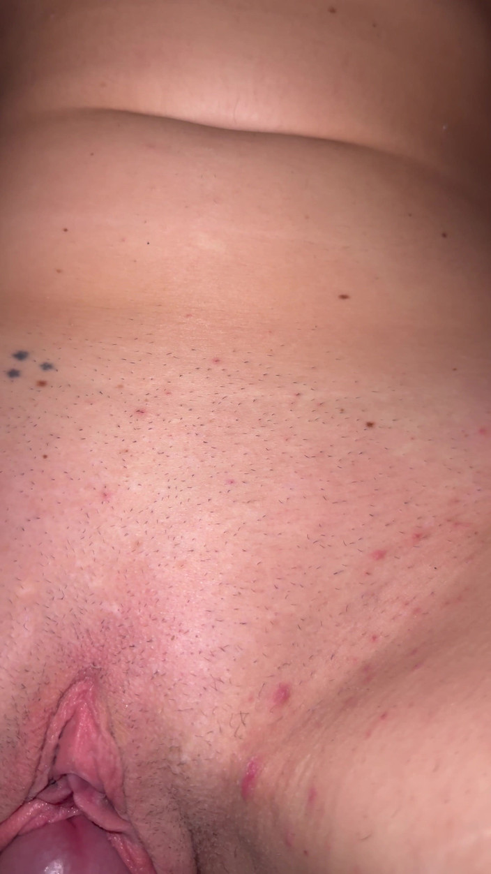 Brianna Rose: 他在院子里的桌子上操我，最后射了我！