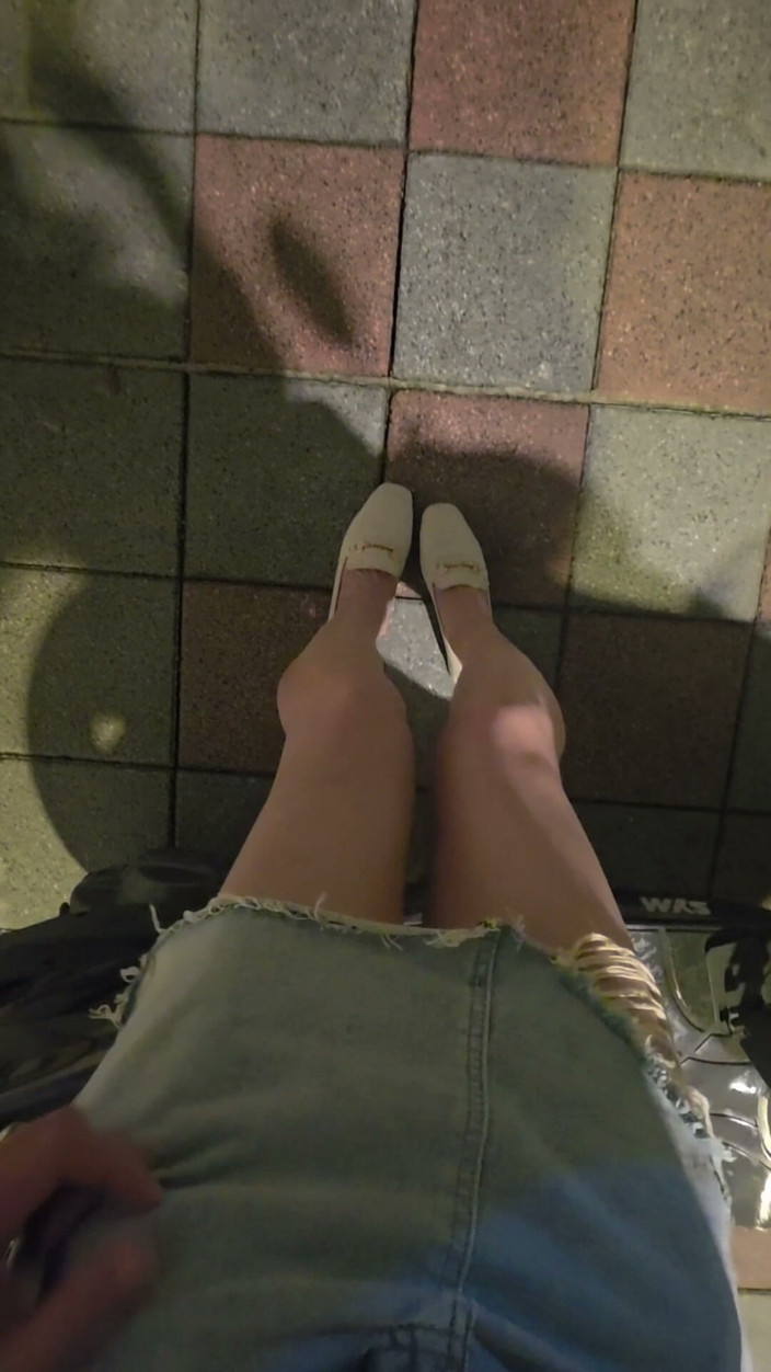 Taiwancdgirl: Trap Tingxuan osiąga orgazm z rękami na zewnątrz