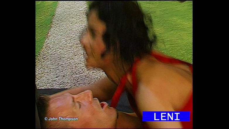 GGG John Thompson: John Thompson: Leni Deglutisce