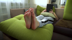 Teasecombo 4K: Heißes mädchen neckt ihre sexy füße, echt amateur, selbstgedreht