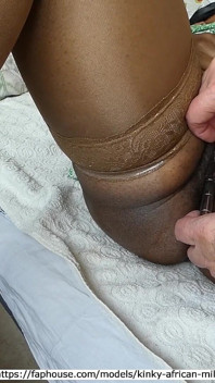 Kinky afrikansk MILF's Peeingday 3