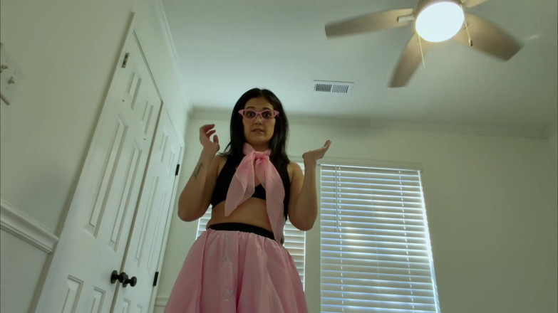 Kink in Time: Devyn's Sultry '50s Giantess Fantasy HD POV Tiny Thrills Awaits!