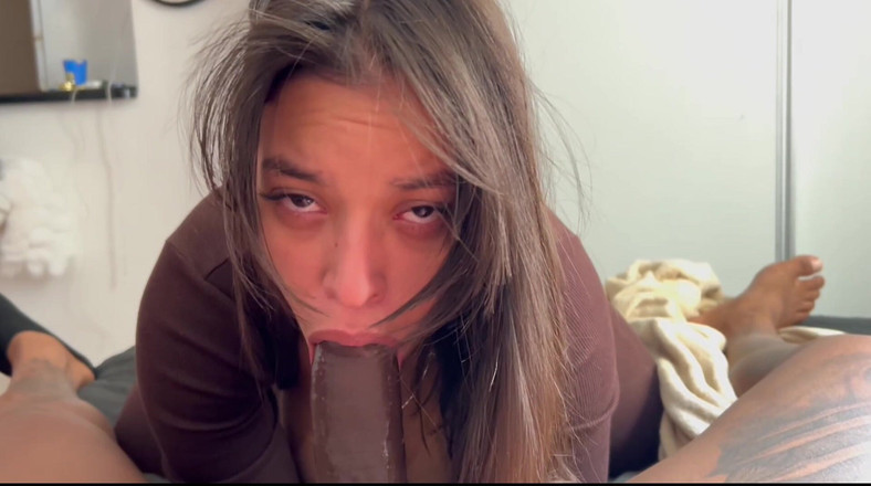 Bruna Paz: Bruna Paz suge pula încet și o lasă foarte umedă