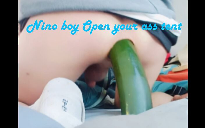 Culopeke: Сексуальный паренек-блондинка открывает свою задницу