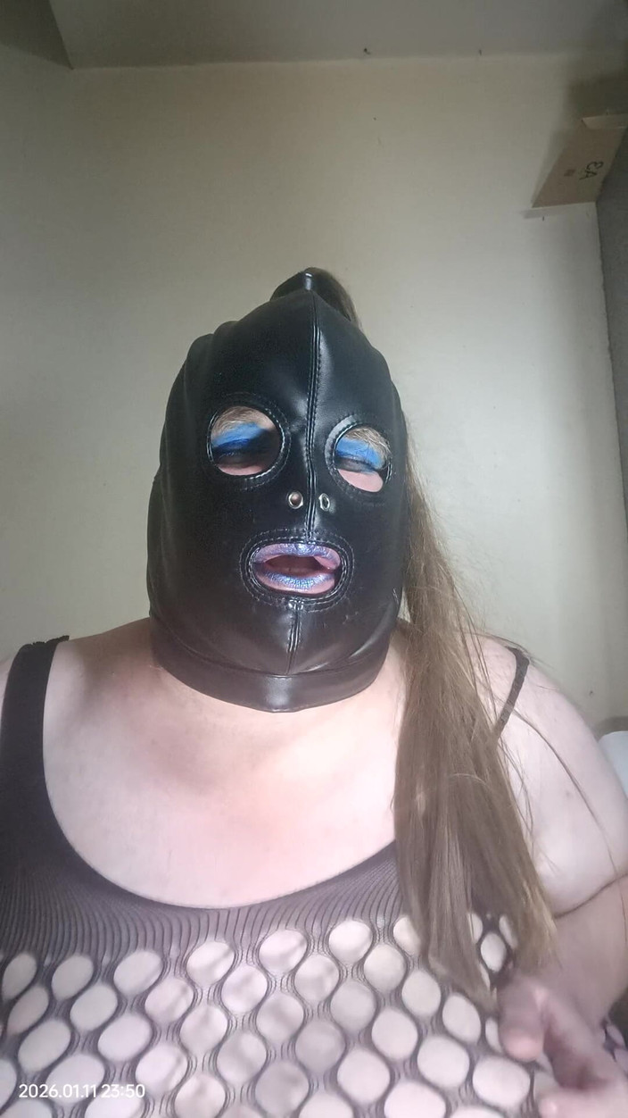 Stephanie-Nicole-TV: BBW TV bawi się swoimi sutkami przez kabaretki pończochy ciała.