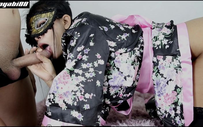 Miayabi 88: Dölleme Taylandlı Asyalı çift cosplay seksi kimono, büyük uzun yaraklı Japon...