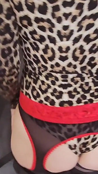 MILF Sofy brinca safada na cam com sua buceta molhada